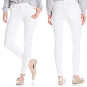 Joe’s Jeans white Bonnie jean 28